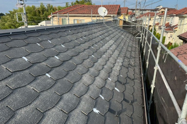 神奈川県横浜市緑区 S様邸 【関西ペイント】屋根塗装の初期工程:高圧洗浄による汚れ除去 神奈川県横浜市緑区 S様邸 【関西ペイント】屋根塗装の初期工程:高圧洗浄による汚れ除去