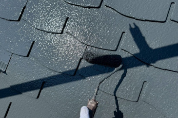 神奈川県横浜市緑区 S様邸 【関西ペイント】屋根塗装の上塗り工程 神奈川県横浜市緑区 S様邸 【関西ペイント】屋根塗装の上塗り工程