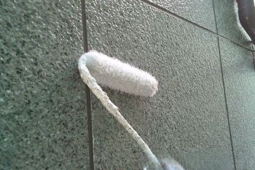 神奈川県横浜市都筑区 C様邸 【菊水化学工業】外壁塗装のクリヤー上塗り工程