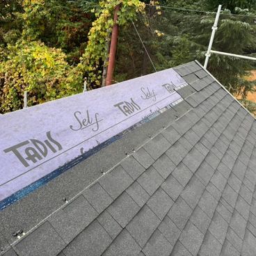 アスファルトシングル張り施工中｜川﨑市 K様邸