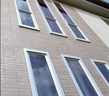 ダブルトーンで塗装したお家